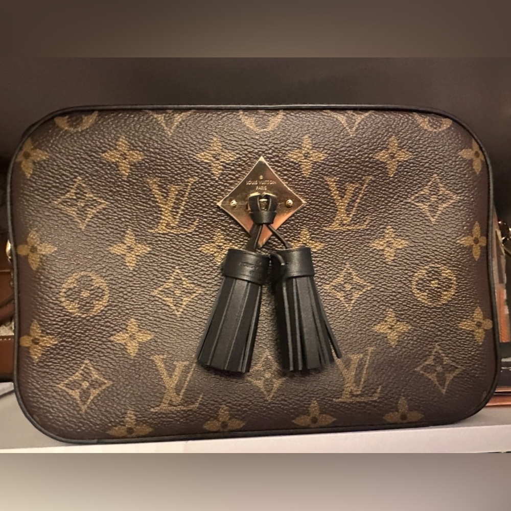 Louis Vuitton Saintonge Handbag- EXCELLENT CONDITION